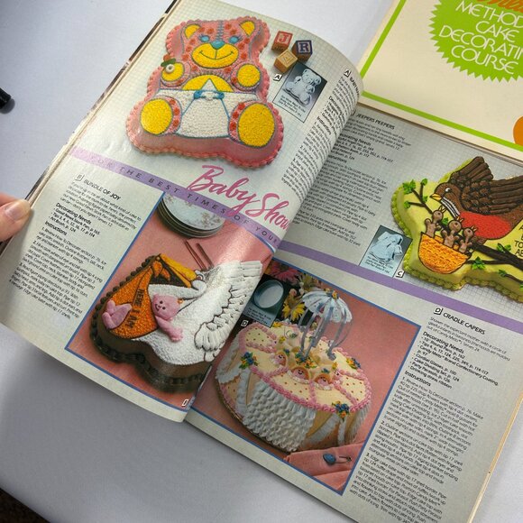 Vintage Lot Wilton Cake Decorating Method Course Yearbook Candy Making Booklet - Picture 7 of 13